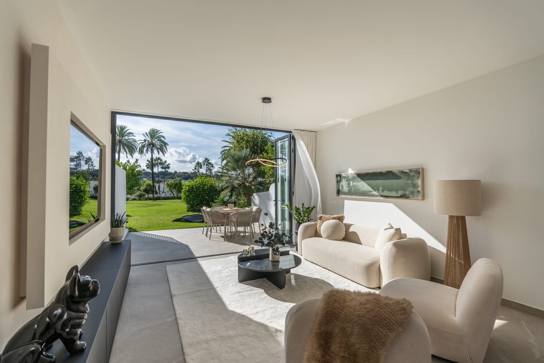 Foto 2 van Calle valle del golf 8