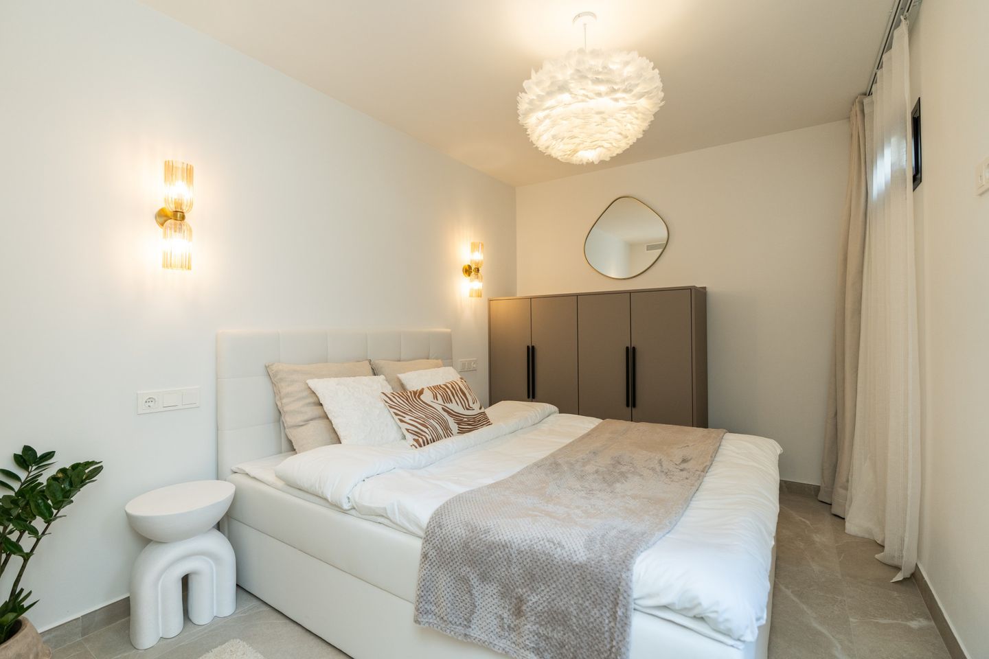 Foto 10 van Calle valle del golf 8