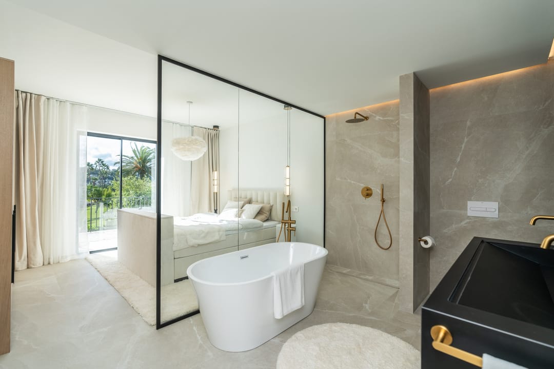 Foto 16 van Calle valle del golf 8