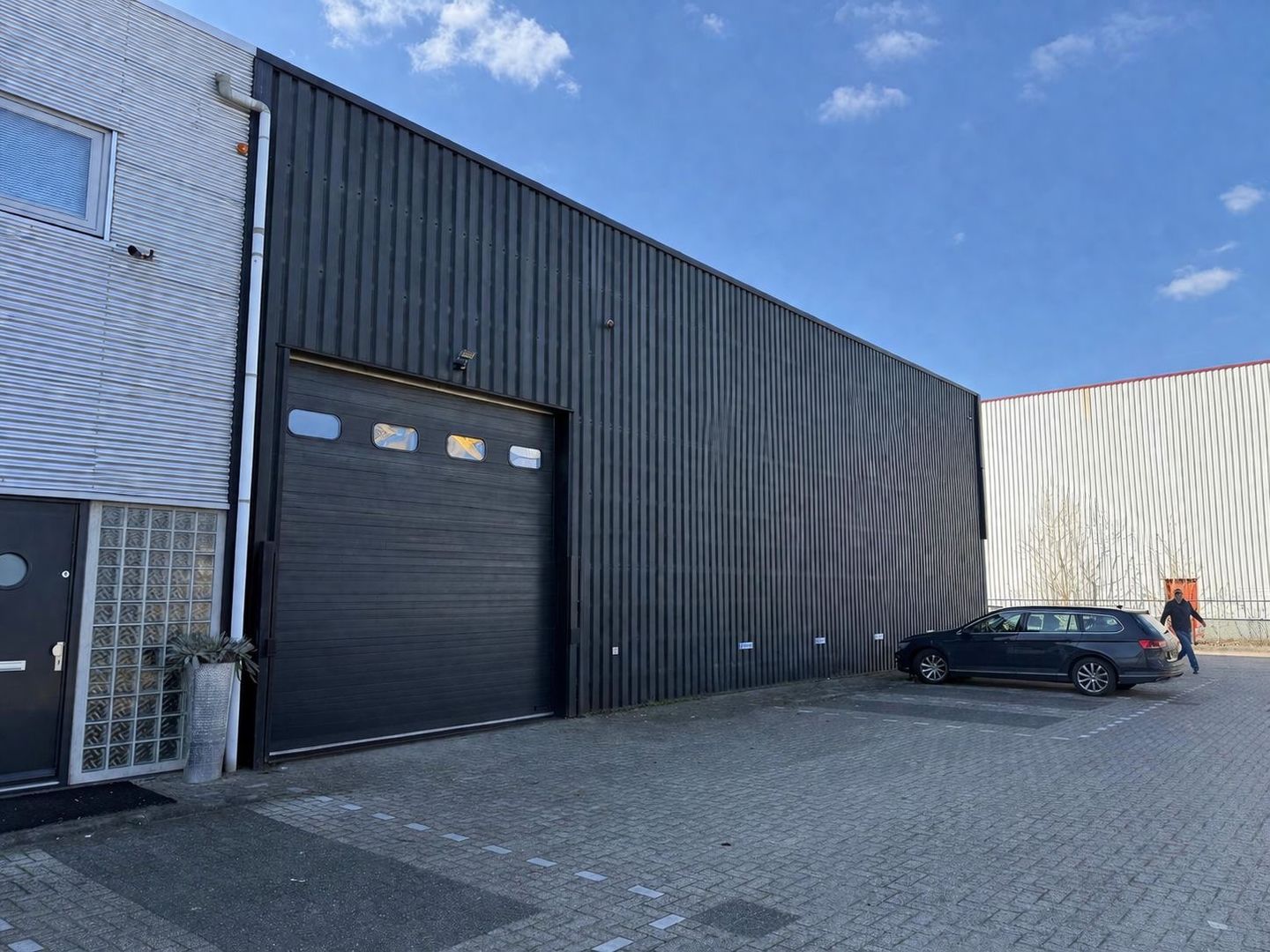 View photo 2 of Spuiweg 22-h