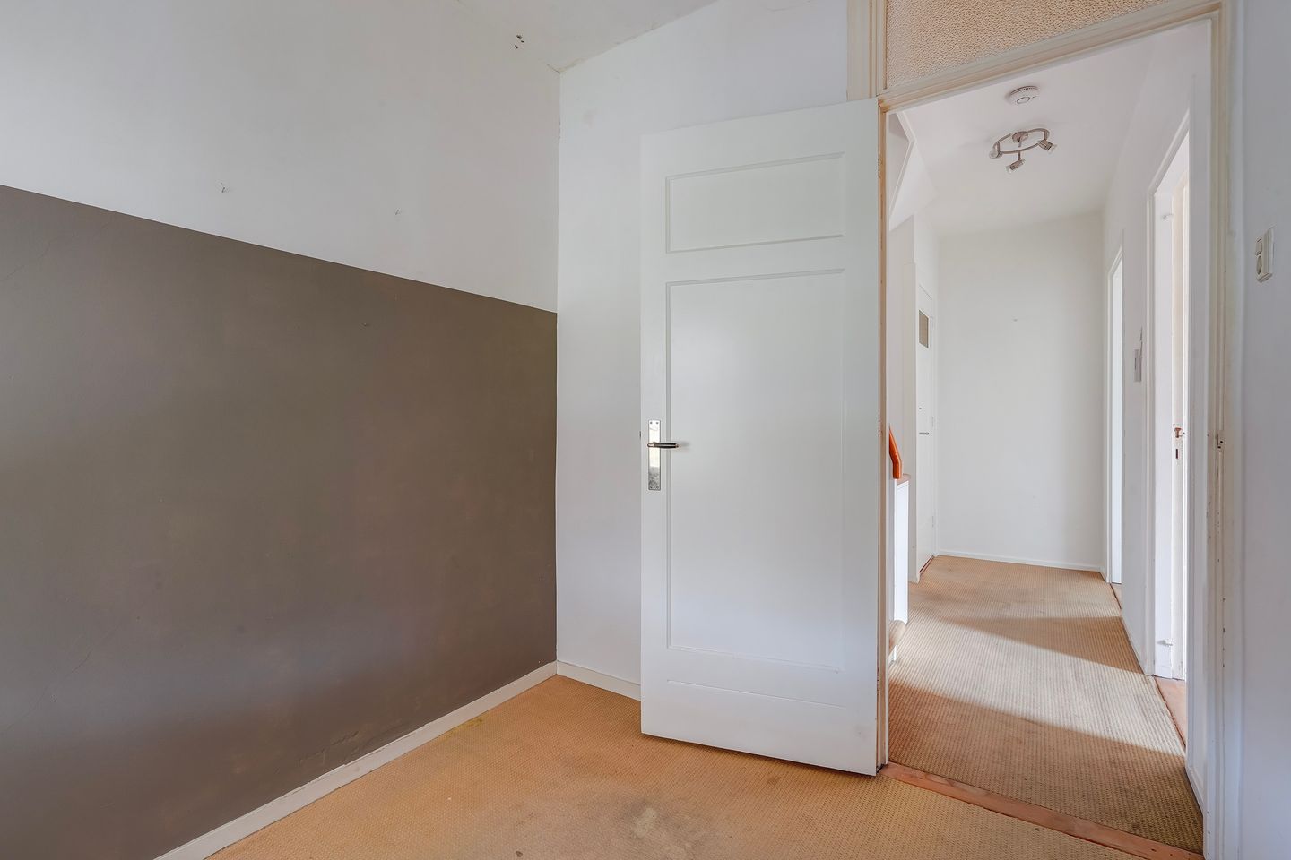 Spacious corner house with dune views and private parking in Vogelwijk — 35