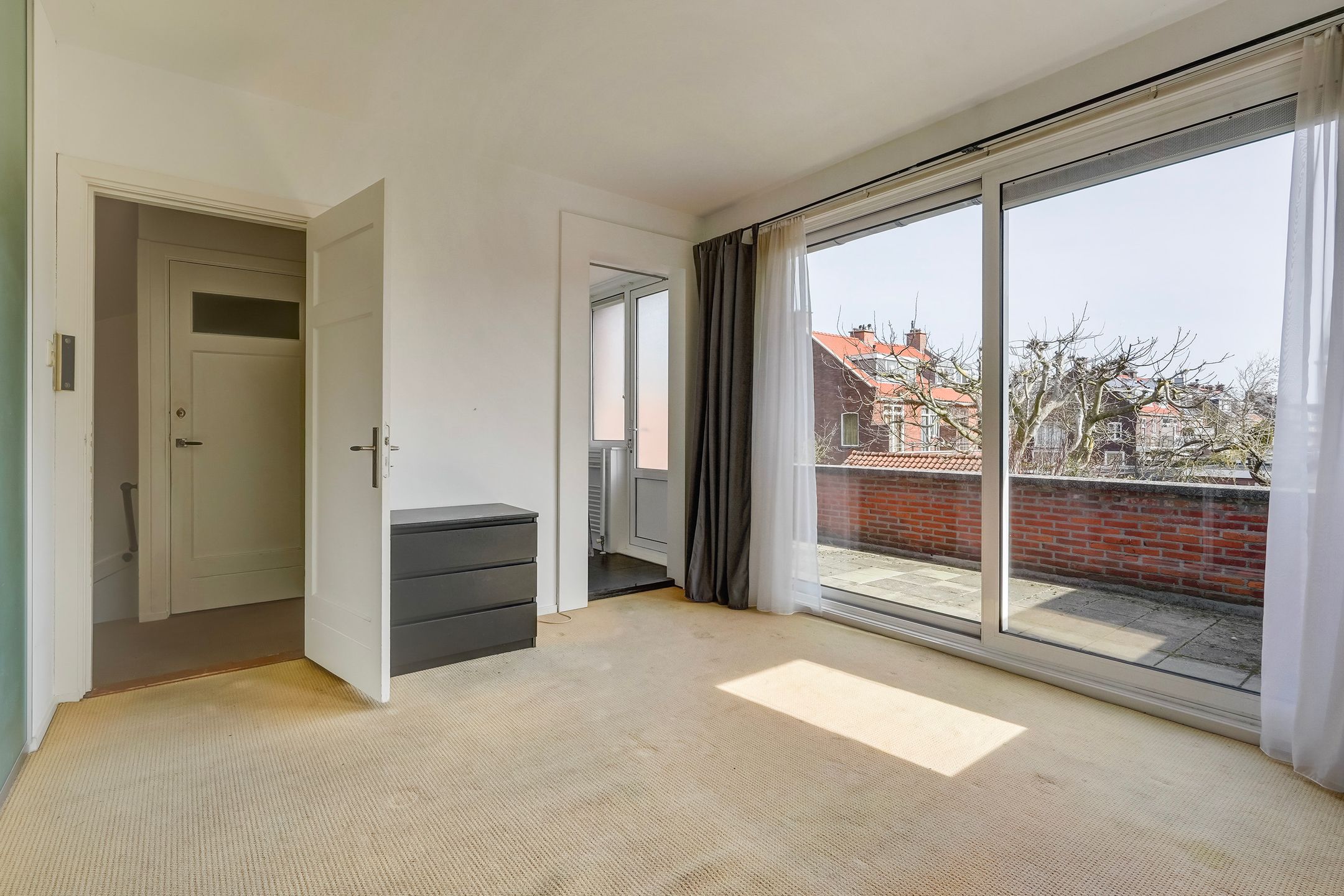 Spacious corner house with dune views and private parking in Vogelwijk — 42