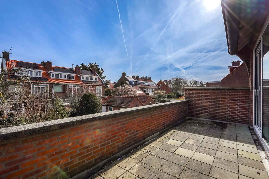 Spacious corner house with dune views and private parking in Vogelwijk — 43