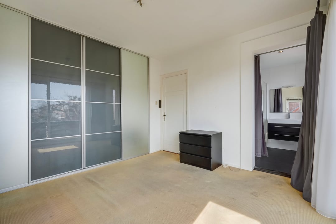 Spacious corner house with dune views and private parking in Vogelwijk — 46