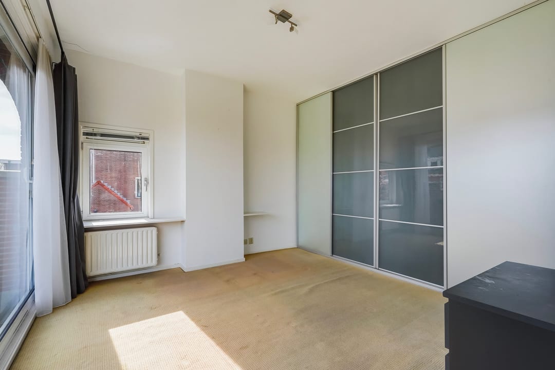 Spacious corner house with dune views and private parking in Vogelwijk — 47