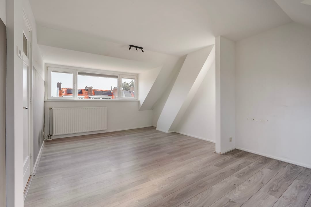 Spacious corner house with dune views and private parking in Vogelwijk — 56