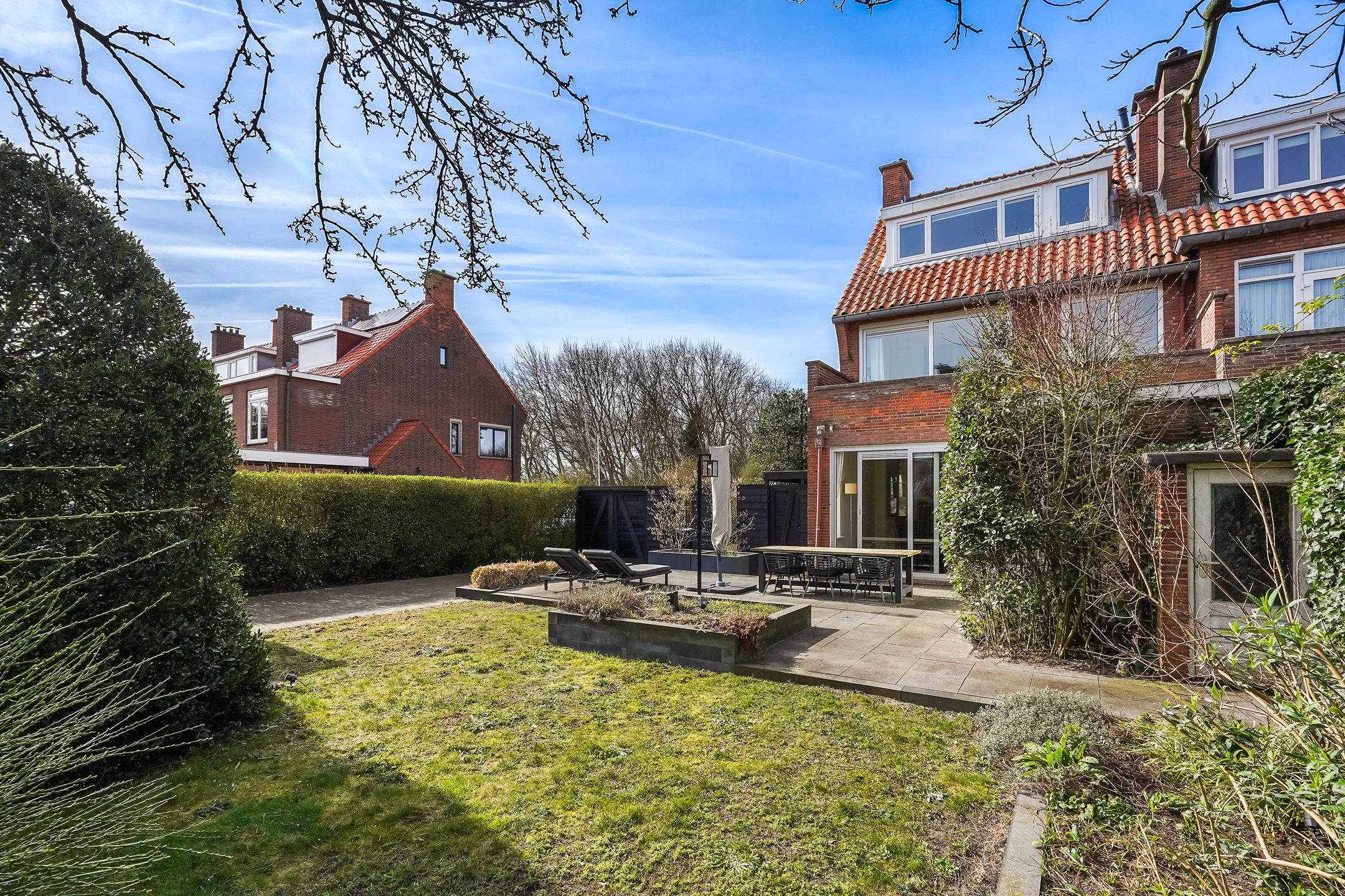 Spacious corner house with dune views and private parking in Vogelwijk — 27