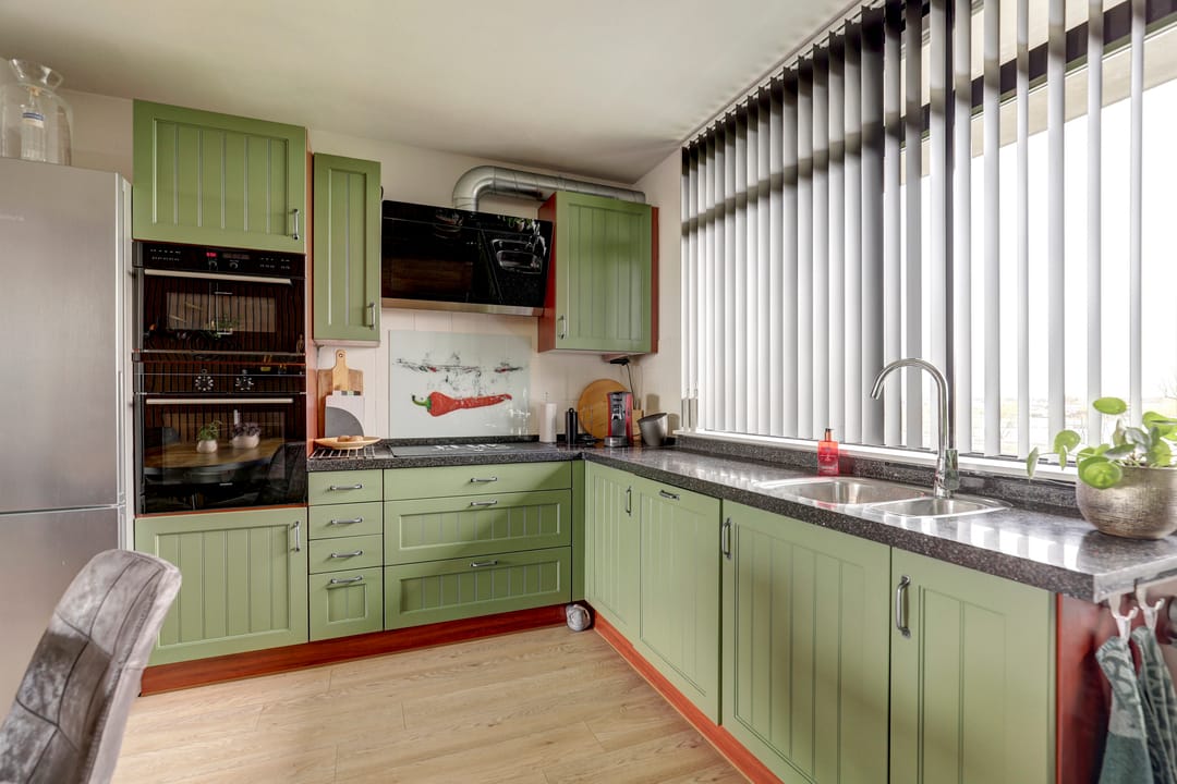 Light and move-in ready apartment with balcony and free view — 17