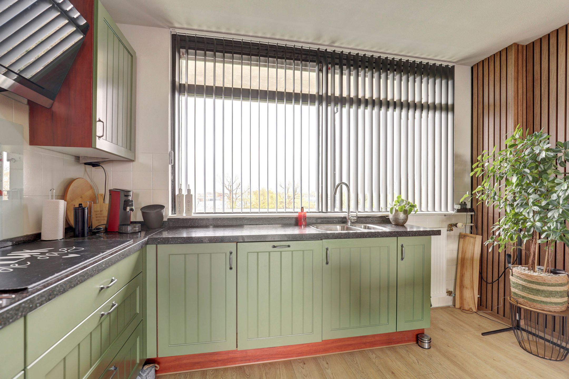 Light and move-in ready apartment with balcony and free view — 18