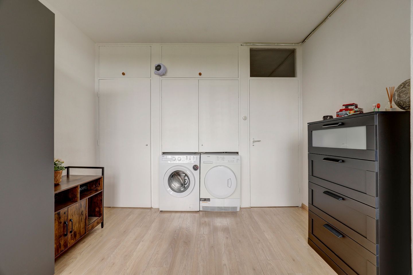 Light and move-in ready apartment with balcony and free view — 25
