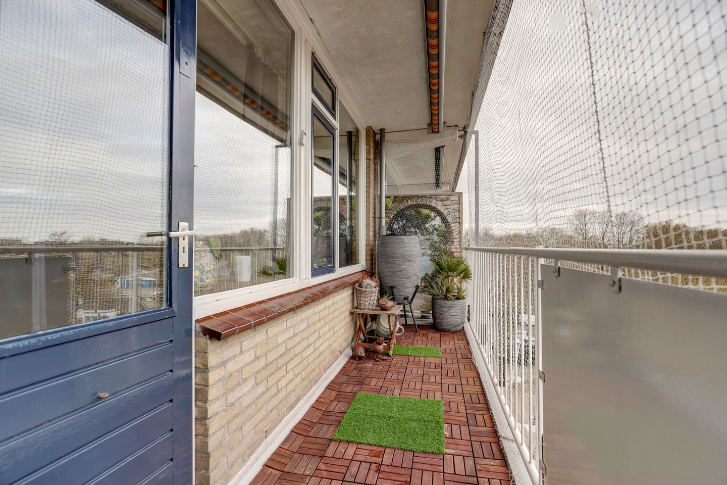 Light and move-in ready apartment with balcony and free view — 29