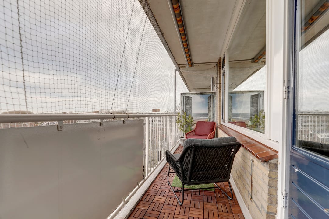 Light and move-in ready apartment with balcony and free view — 28