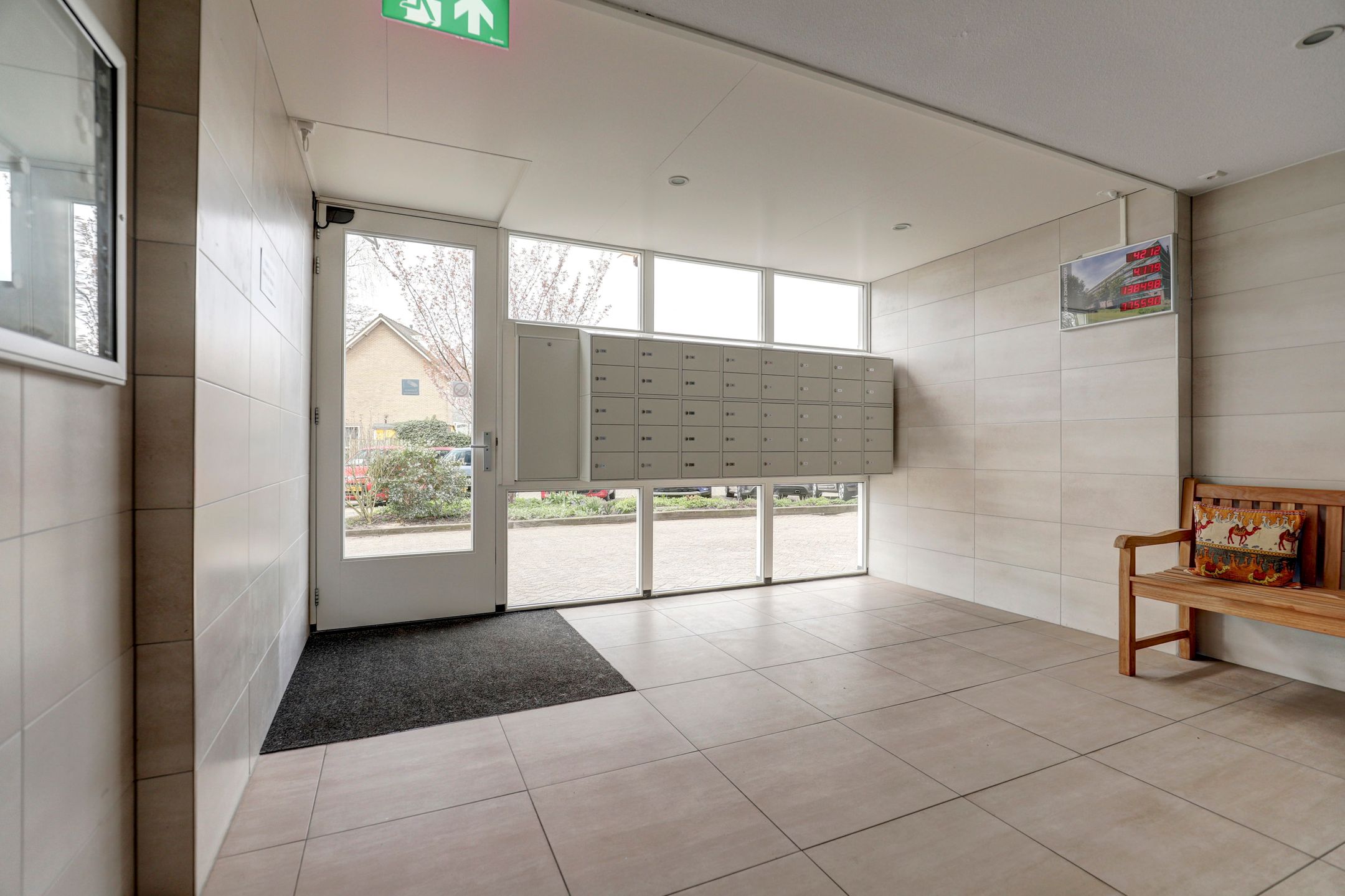 Light and move-in ready apartment with balcony and free view — 33