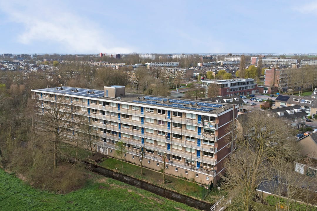Light and move-in ready apartment with balcony and free view — 38