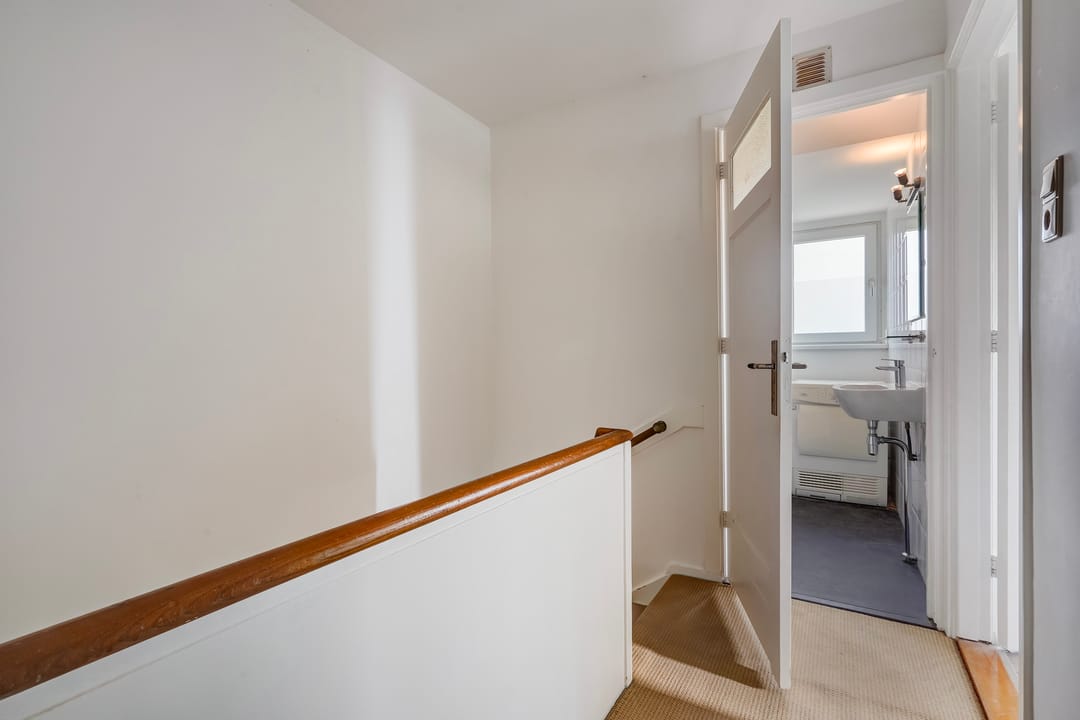 Spacious corner house with dune views and private parking in Vogelwijk — 58