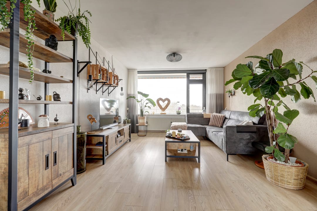Light and move-in ready apartment with balcony and free view — 13
