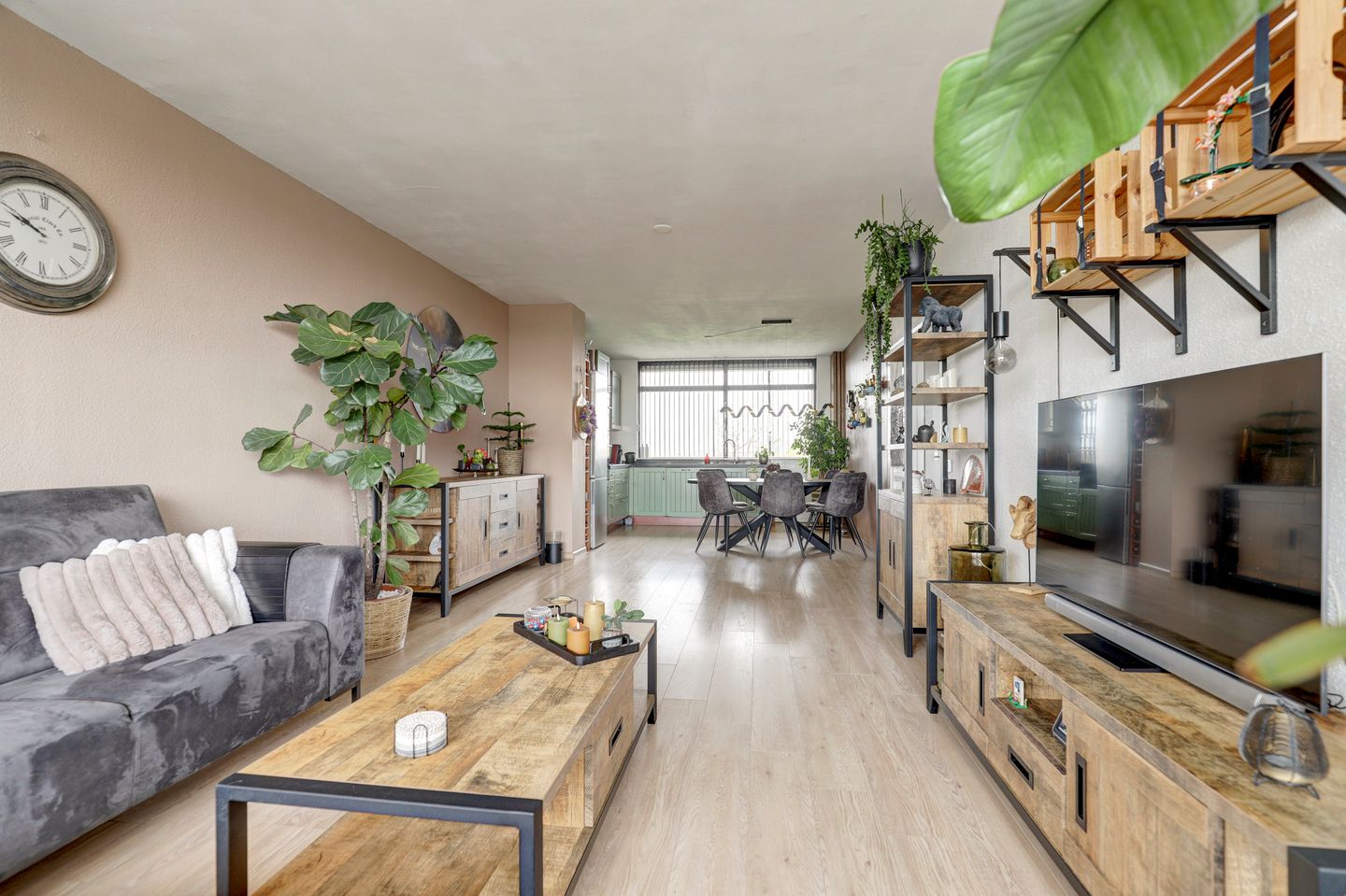 Light and move-in ready apartment with balcony and free view — 14