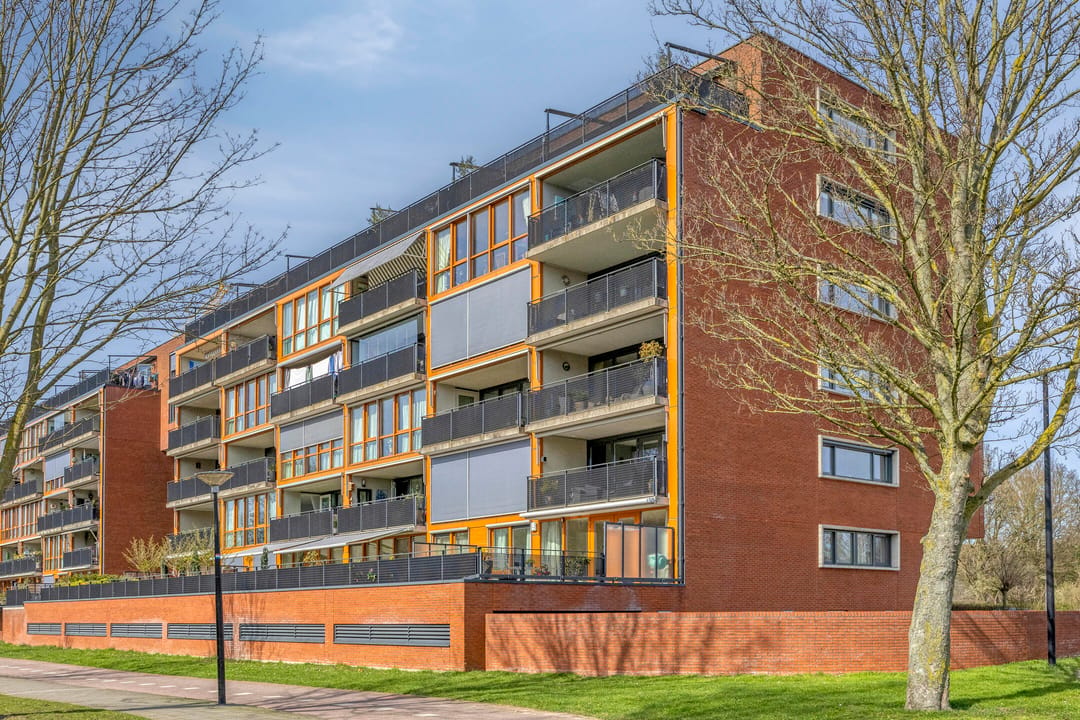 Photo 2 of Frank van Borselenstraat 1-A