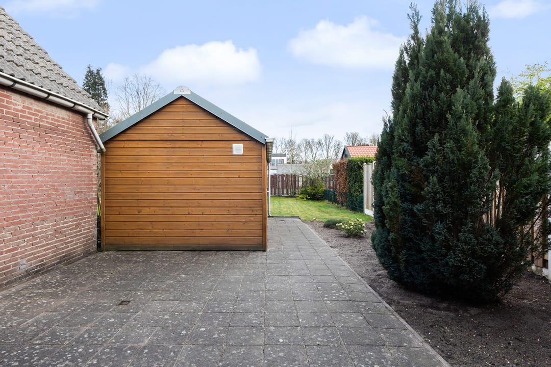 Characterful 1930s Home with Large Garden and Sheds Near Apeldoorn Centre — 31