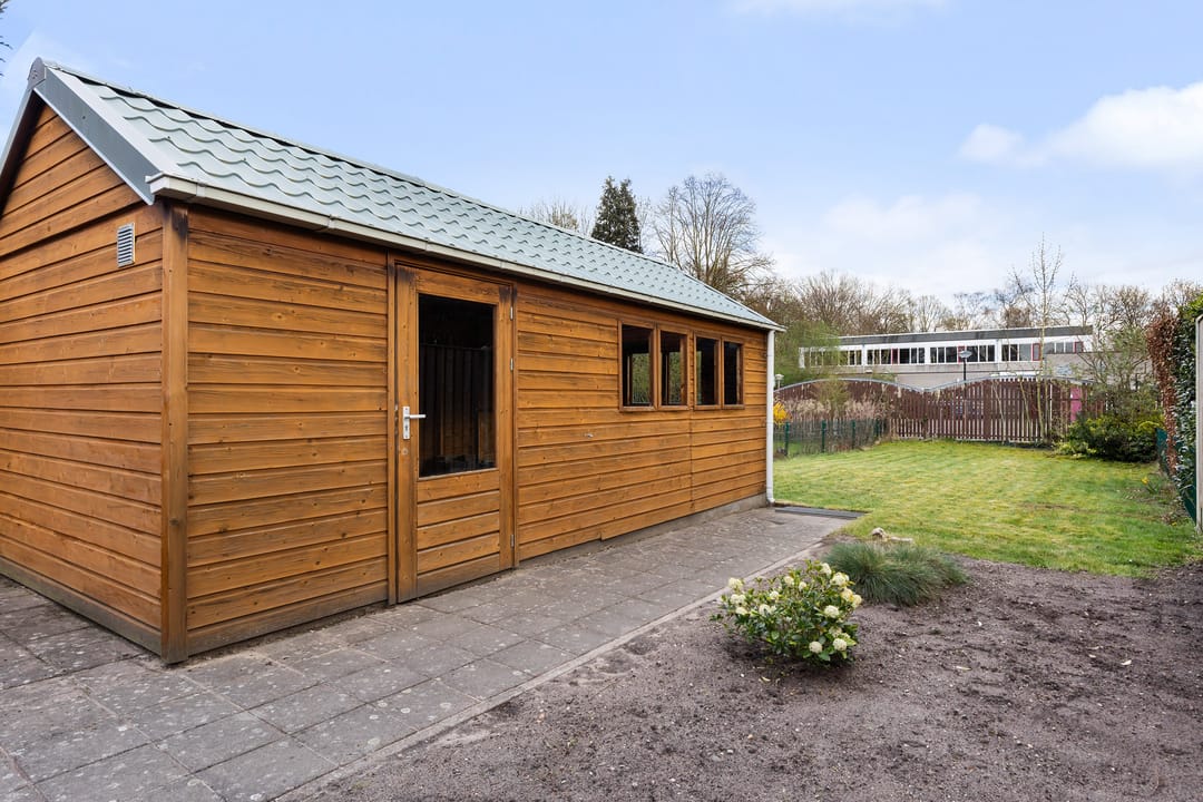 Characterful 1930s Home with Large Garden and Sheds Near Apeldoorn Centre — 32