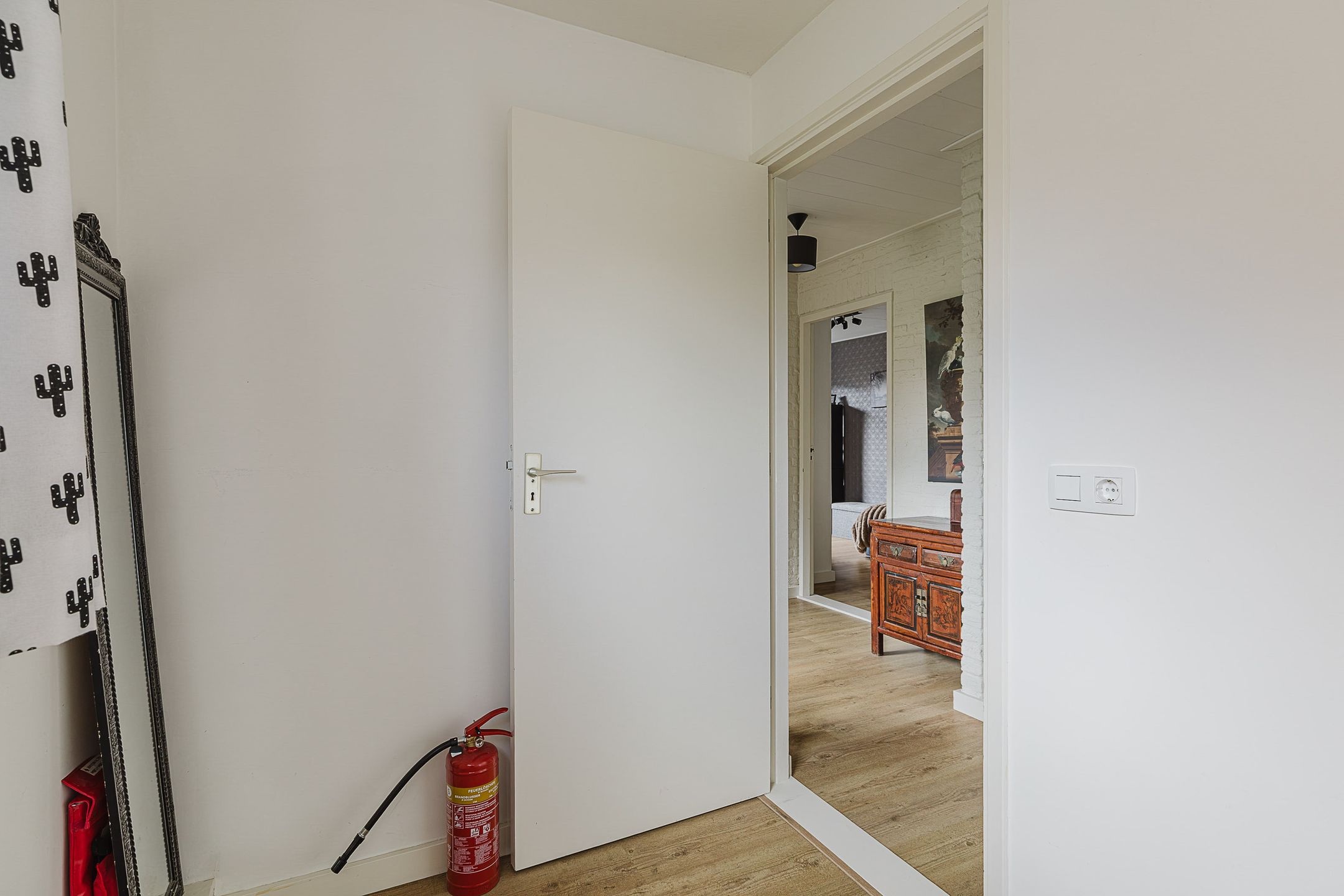 Spacious semi-detached home with garage and south-facing garden in Rijsbergen — 36