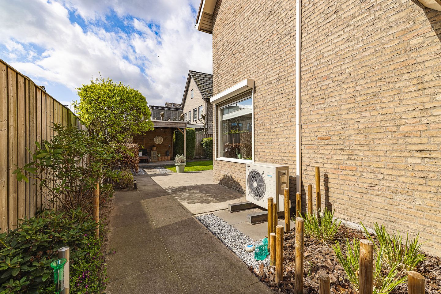 Spacious semi-detached home with garage and south-facing garden in Rijsbergen — 44
