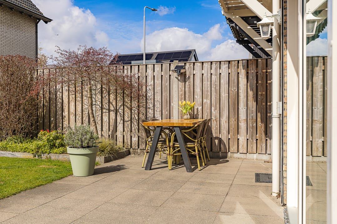 Spacious semi-detached home with garage and south-facing garden in Rijsbergen — 47