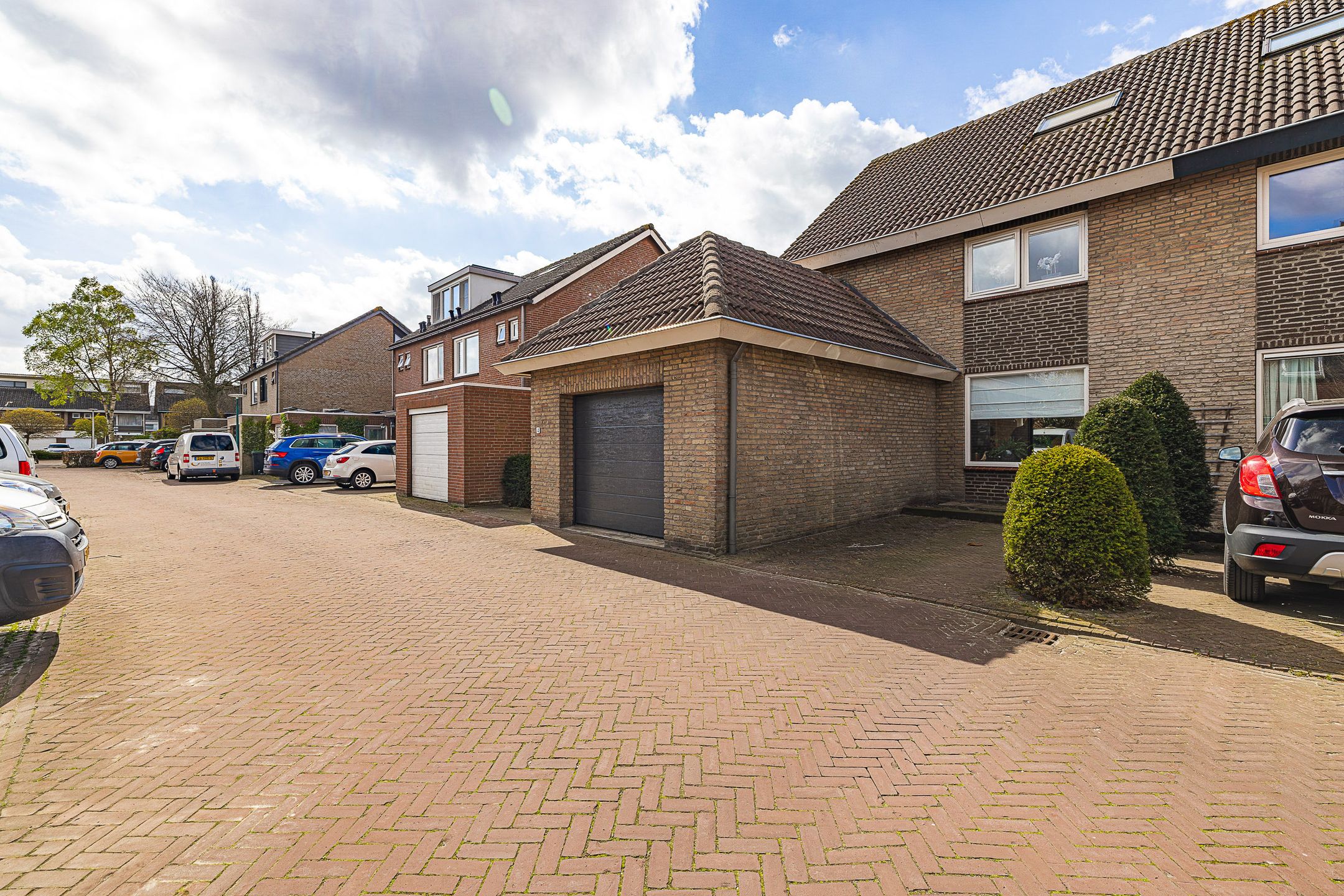Spacious semi-detached home with garage and south-facing garden in Rijsbergen — 51
