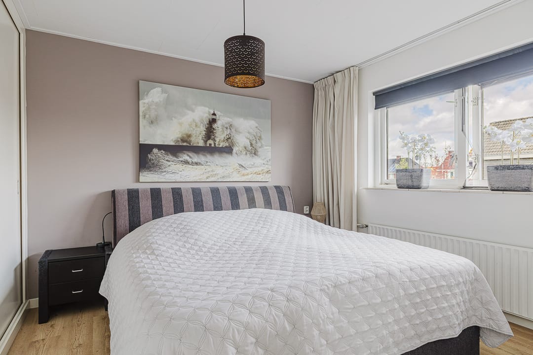 Spacious semi-detached home with garage and south-facing garden in Rijsbergen — 26
