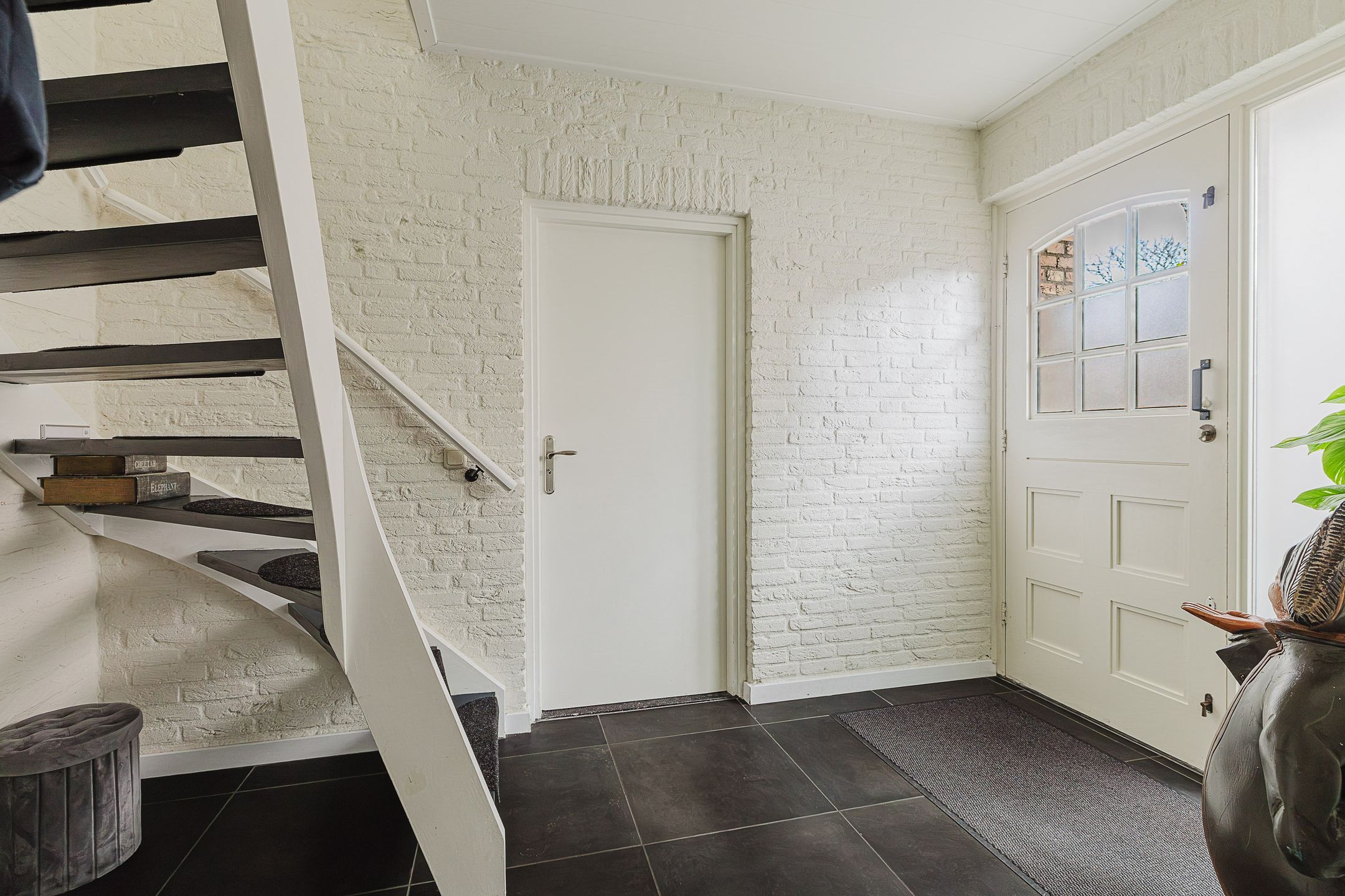 Spacious semi-detached home with garage and south-facing garden in Rijsbergen — 12