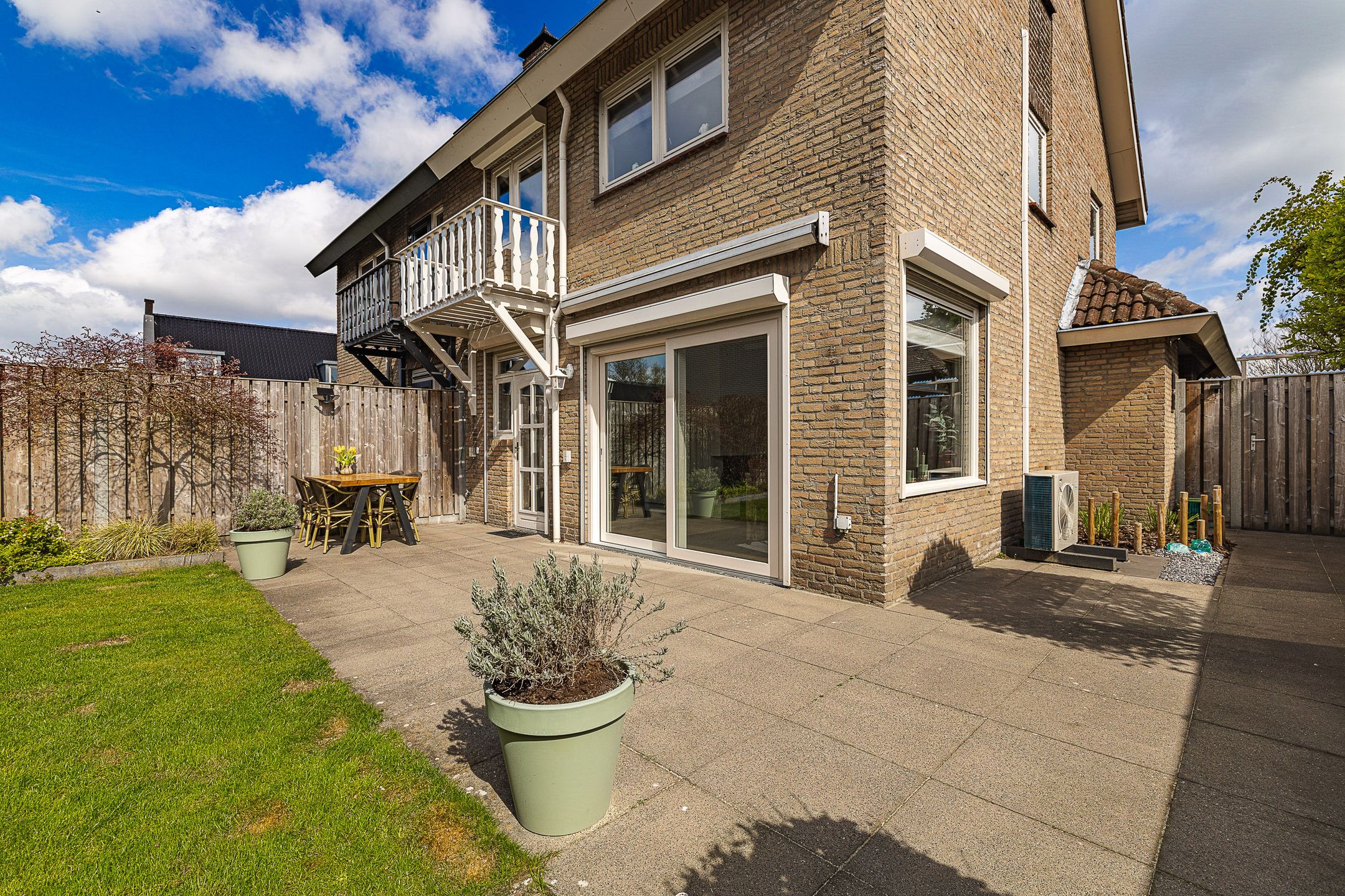Spacious semi-detached home with garage and south-facing garden in Rijsbergen — 48
