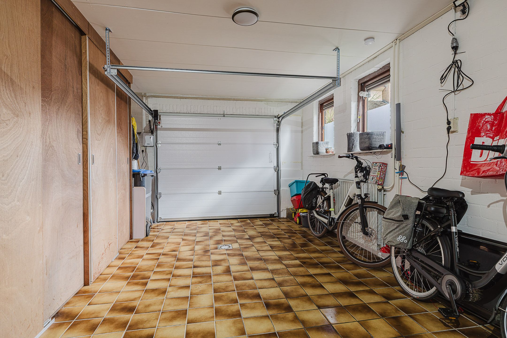 Spacious semi-detached home with garage and south-facing garden in Rijsbergen — 42