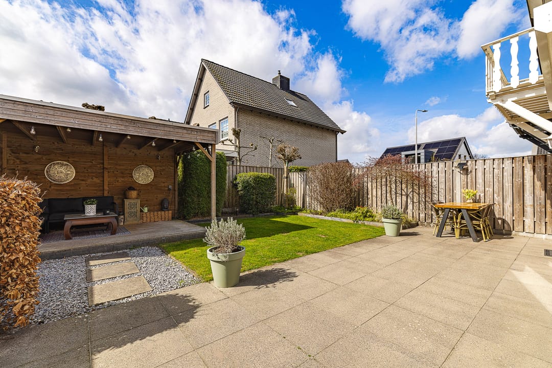 Spacious semi-detached home with garage and south-facing garden in Rijsbergen — 46