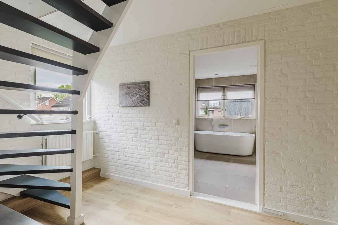 Spacious semi-detached home with garage and south-facing garden in Rijsbergen — 38