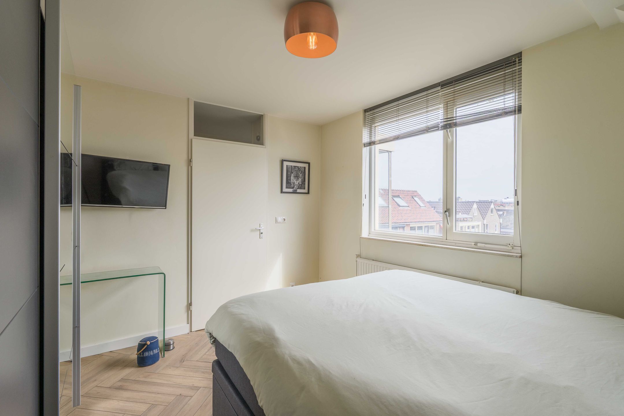 Spacious apartment in Katwijk centre with sunny west-facing balcony near the beach — 18