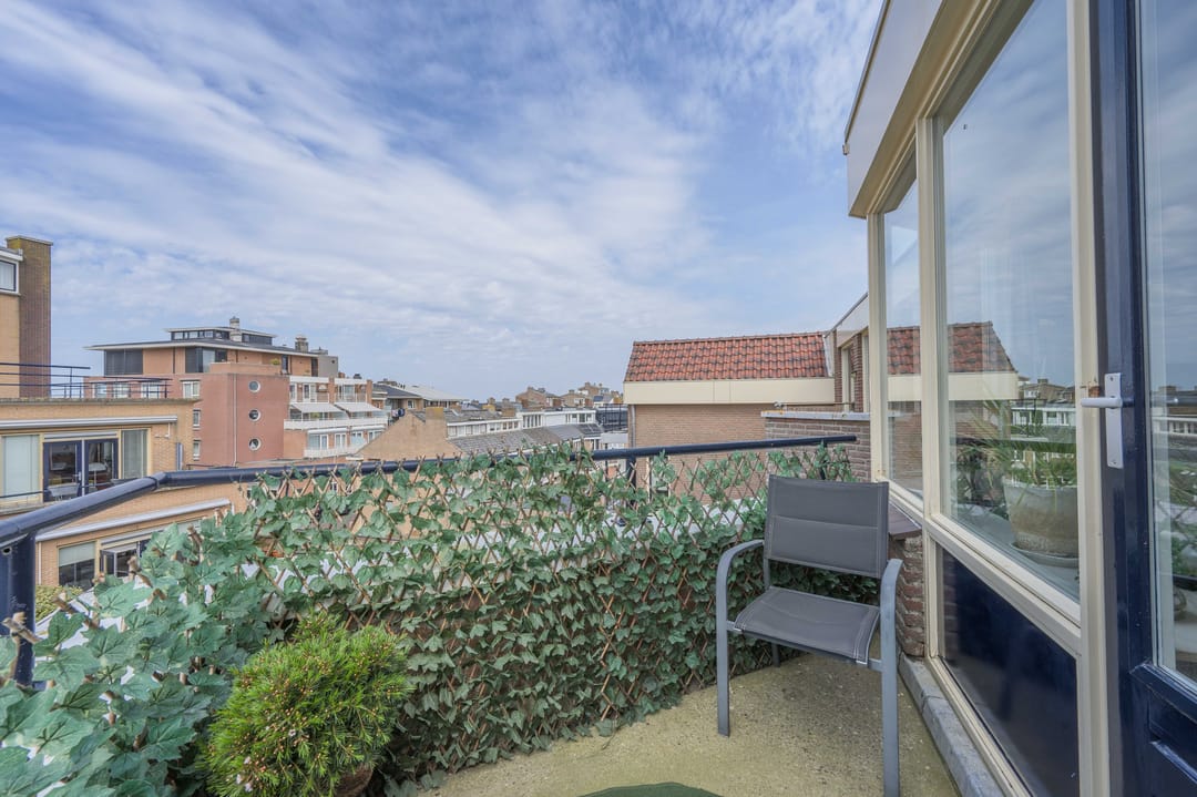 Spacious apartment in Katwijk centre with sunny west-facing balcony near the beach — 11