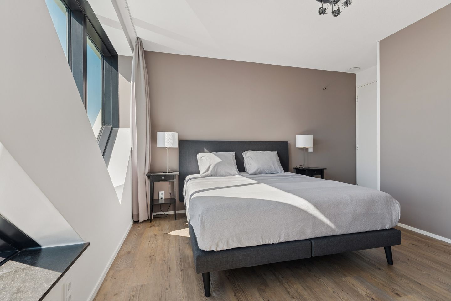 Foto 35 van Anna van Buerenplein 272