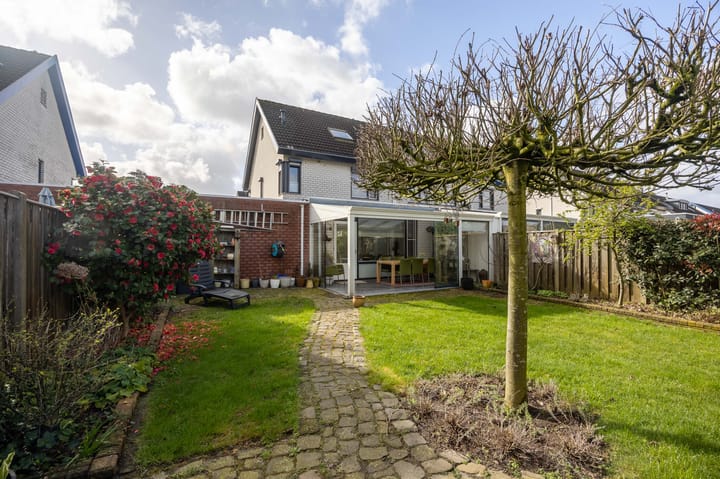 Photo 2 of Vossestaart 41