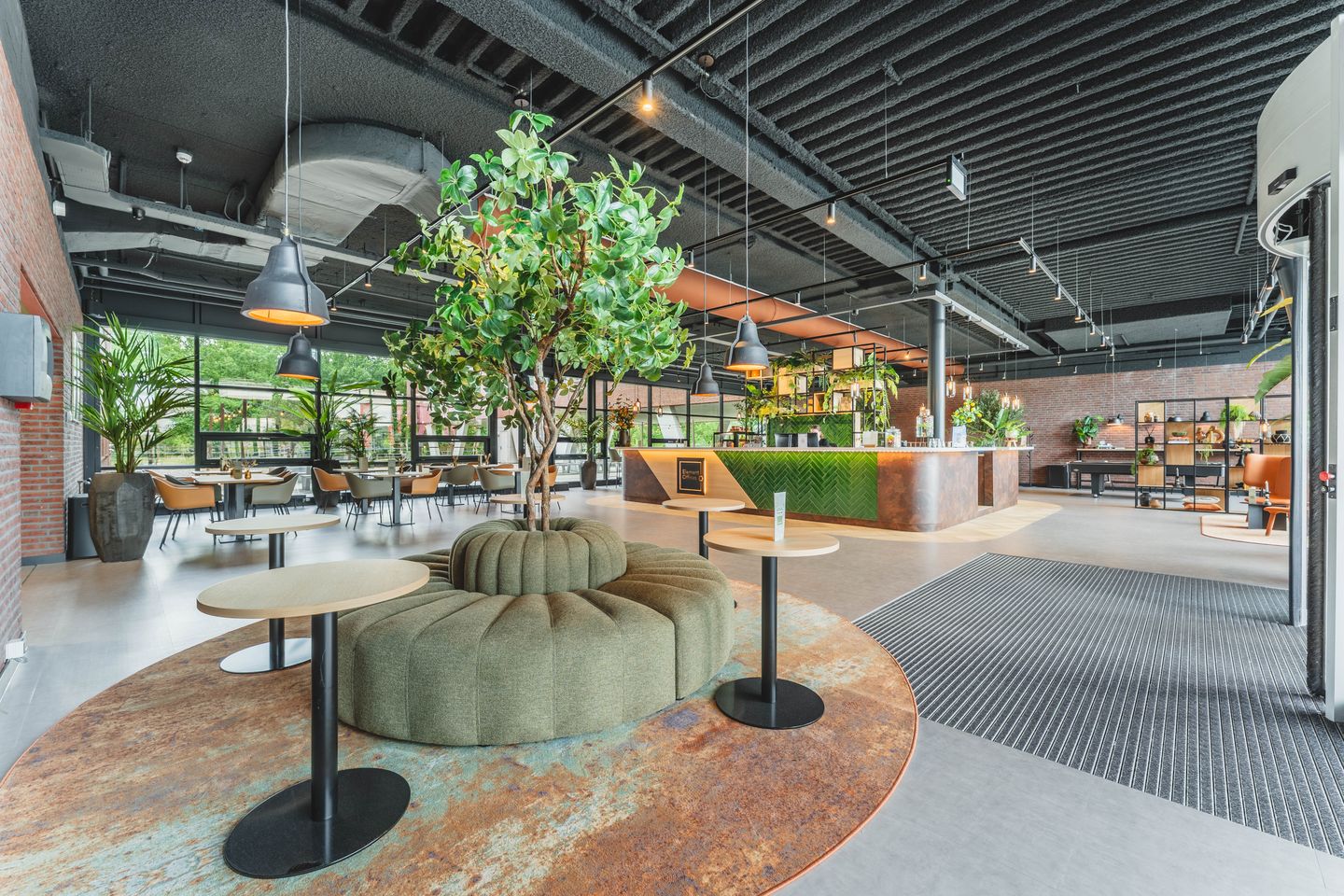 Bekijk foto 2 van Rijnzathe 12