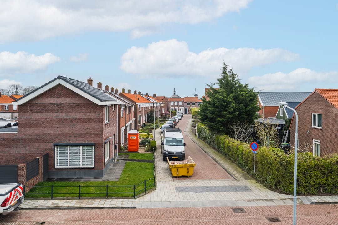 Well-maintained terraced house with three bedrooms near the Oosterschelde — 31