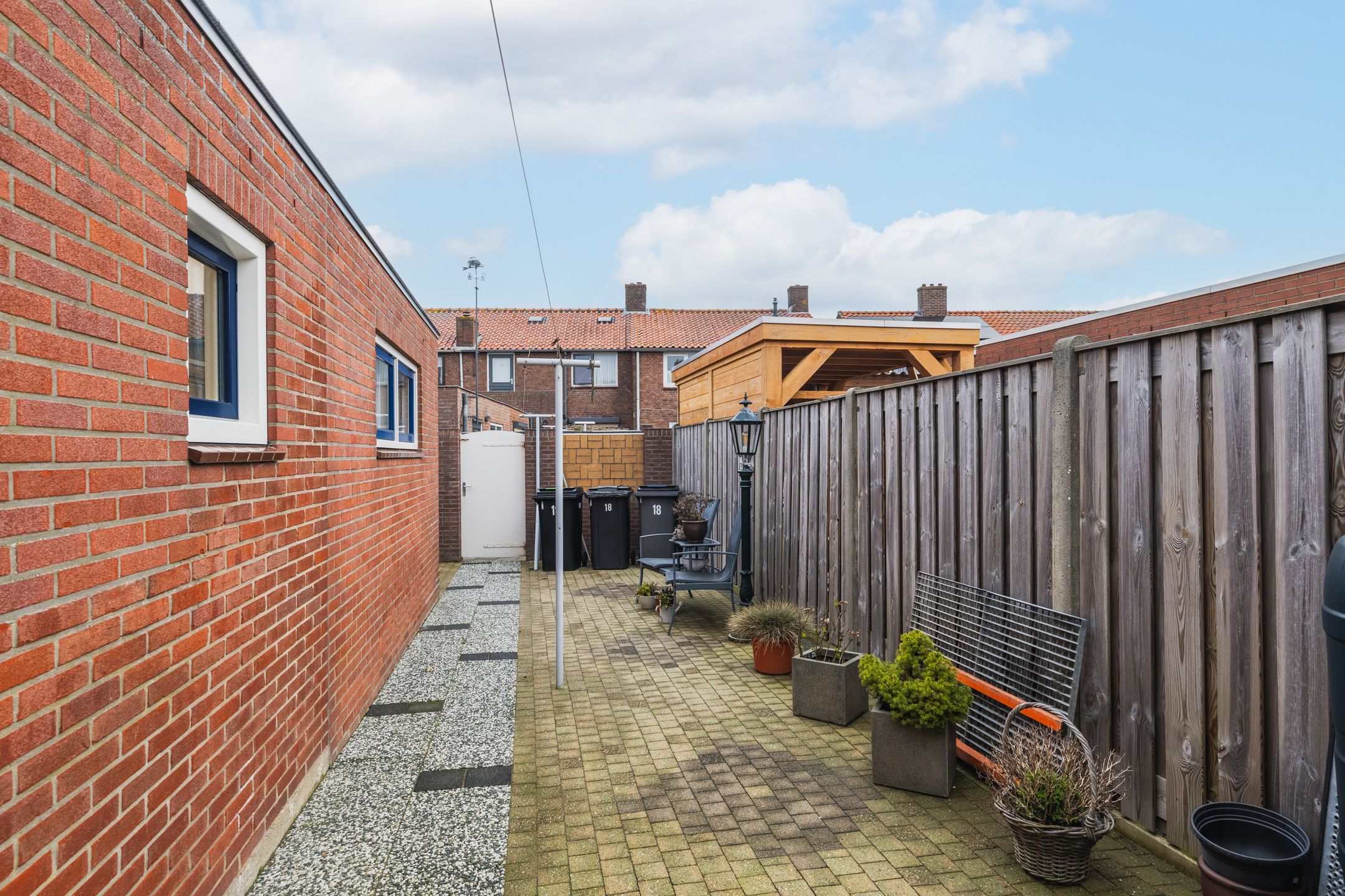Well-maintained terraced house with three bedrooms near the Oosterschelde — 27