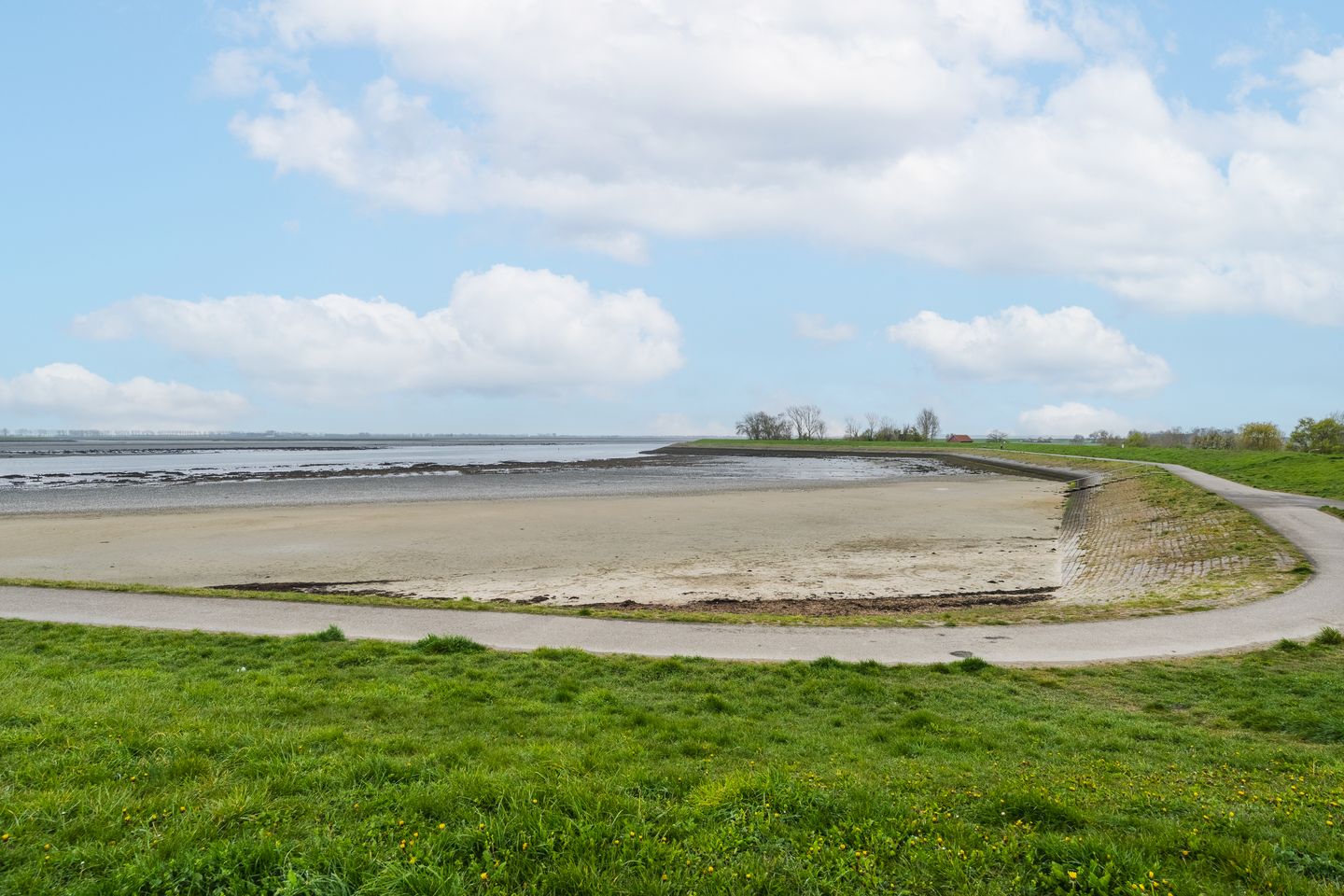 Well-maintained terraced house with three bedrooms near the Oosterschelde — 34