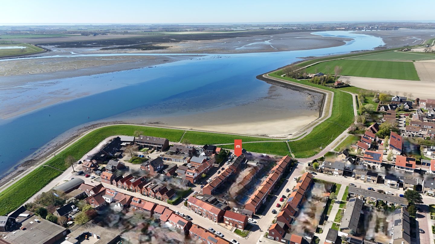 Well-maintained terraced house with three bedrooms near the Oosterschelde — 35