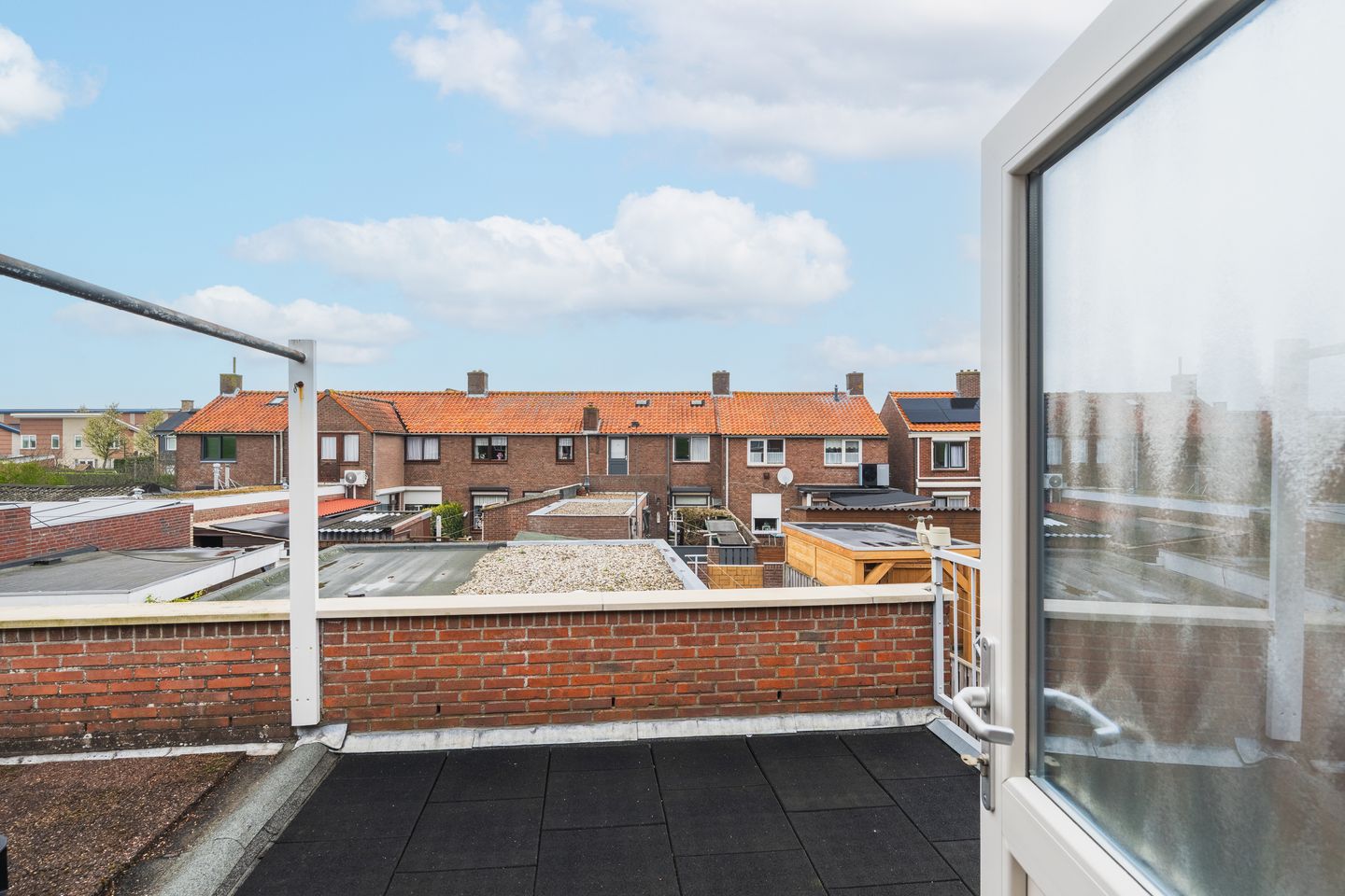 Well-maintained terraced house with three bedrooms near the Oosterschelde — 25