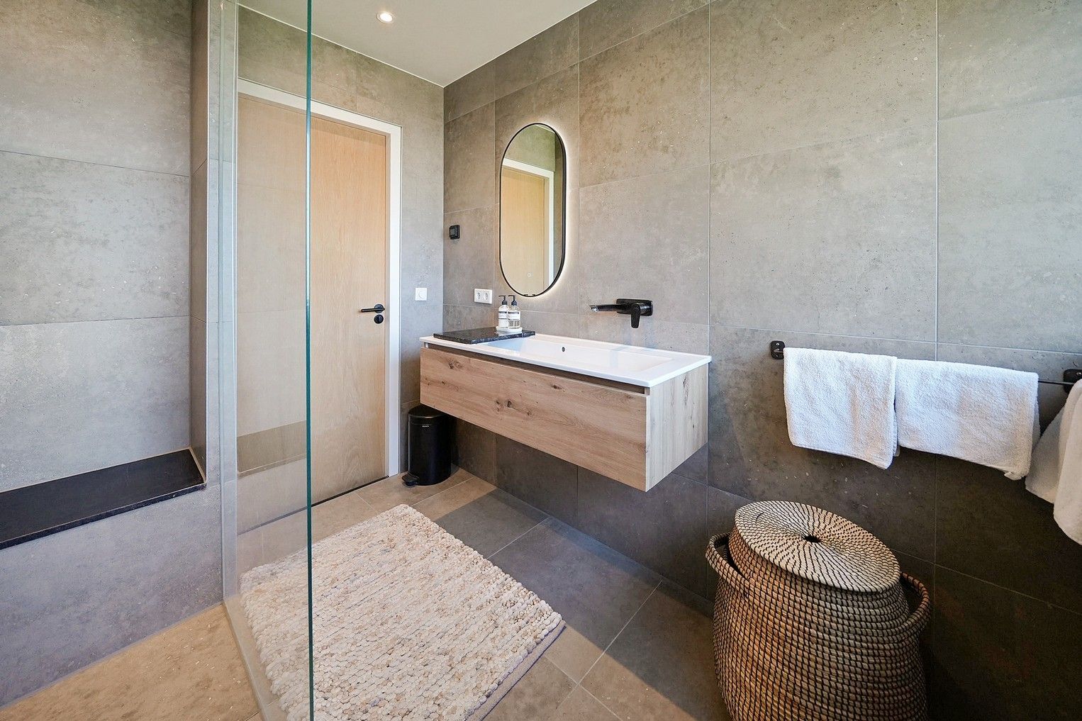 Photo 36 of Molendwarsstraat 9