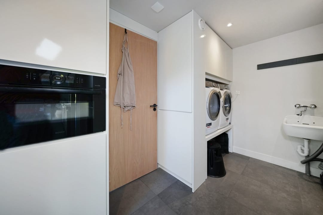 Photo 22 of Molendwarsstraat 9