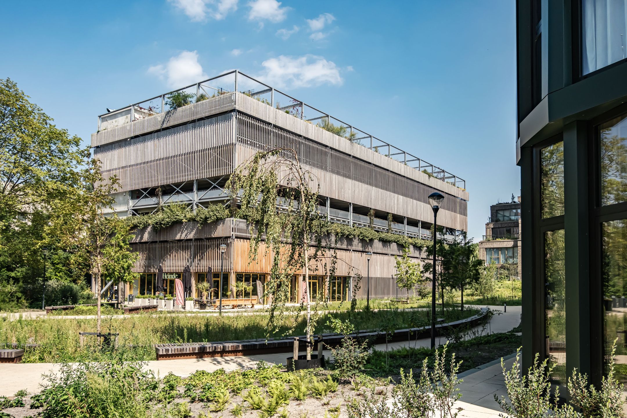 Photo 39 of Surinamepad 106