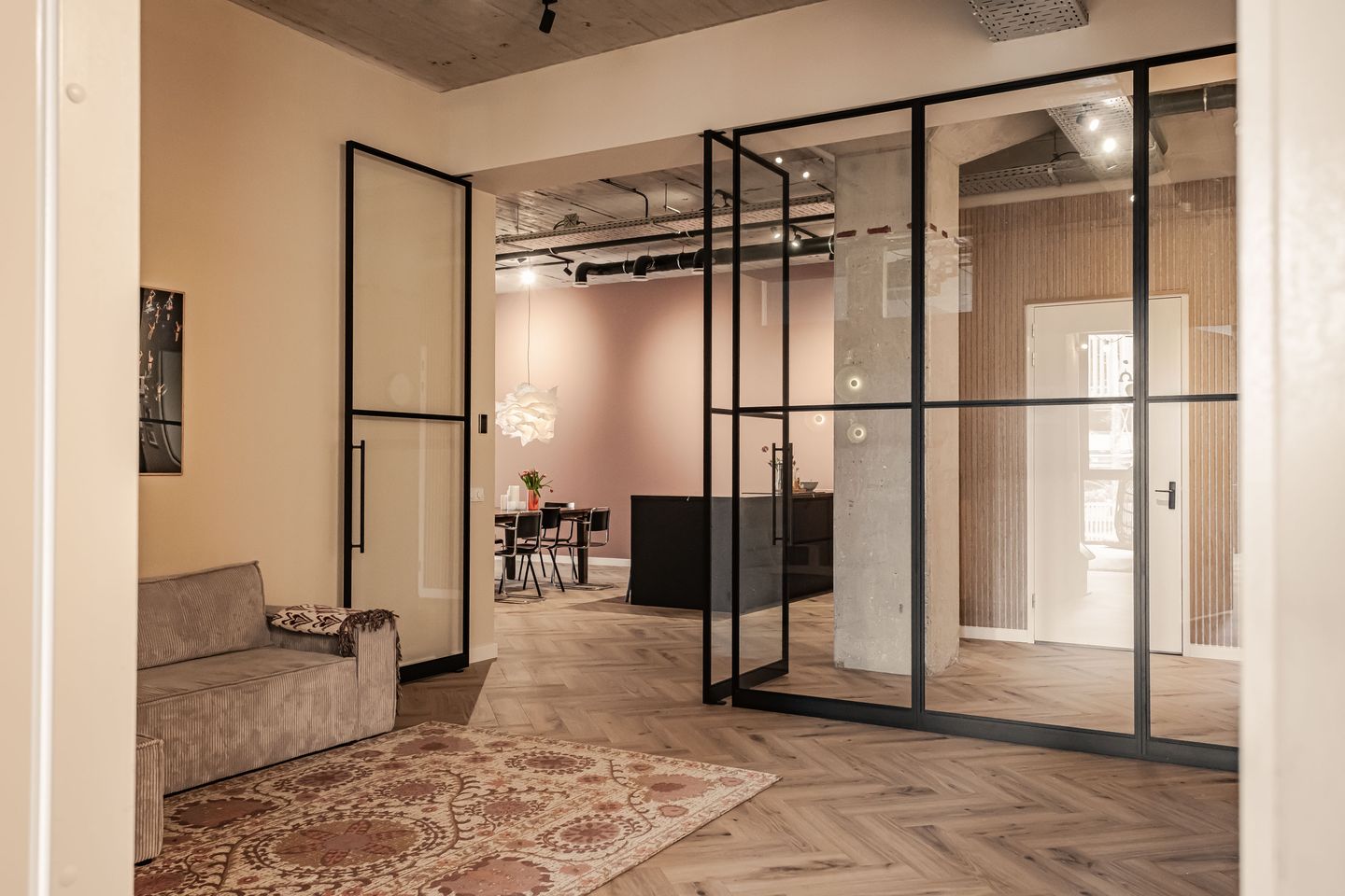 Photo 19 of Surinamepad 106