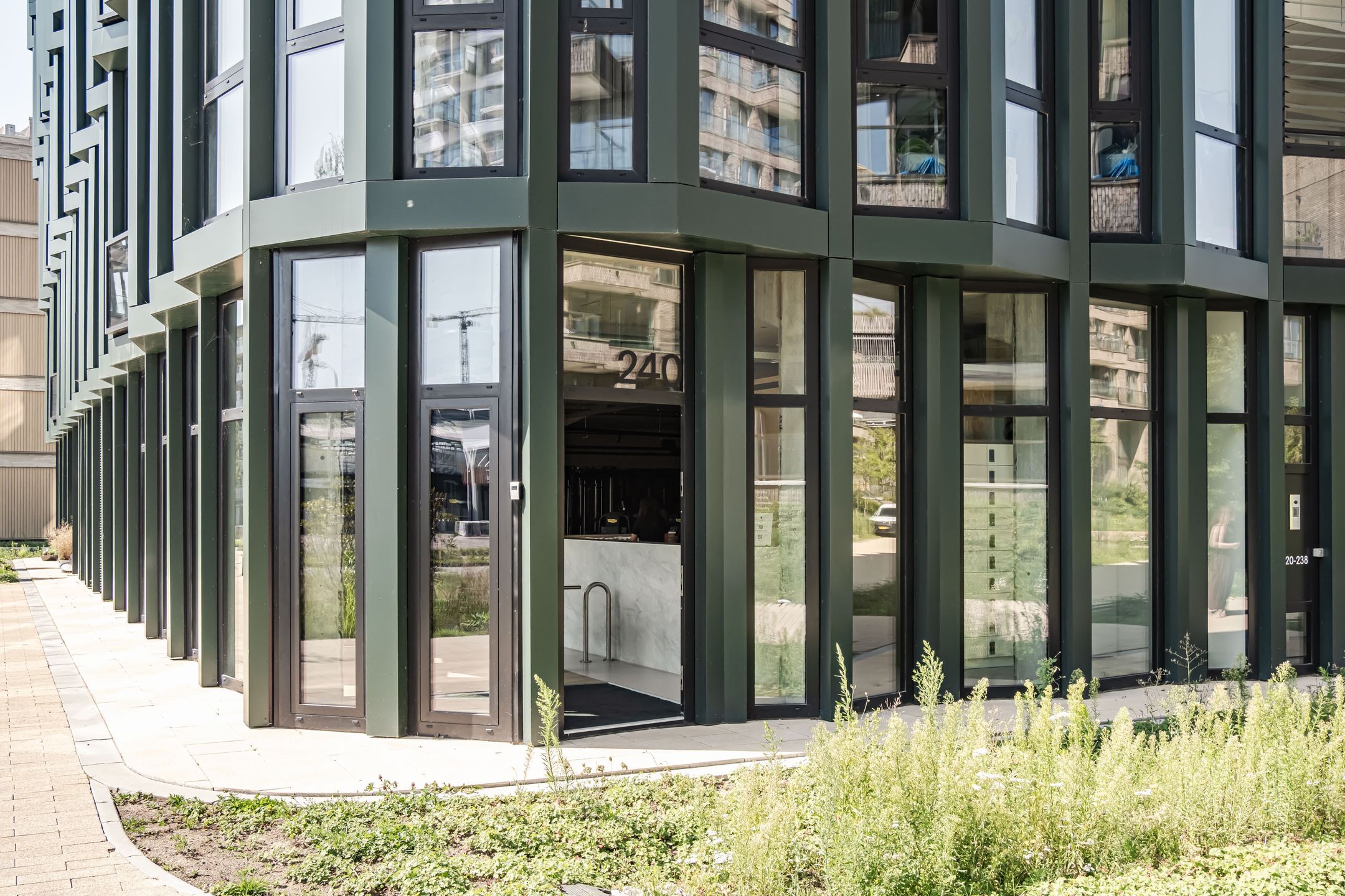 Photo 42 of Surinamepad 106