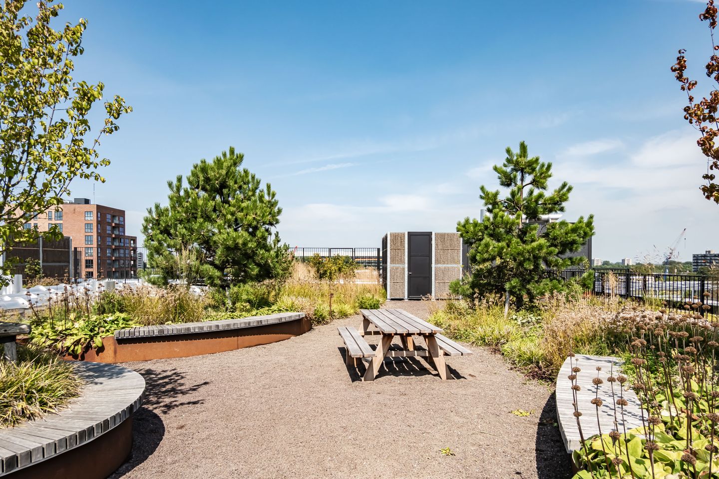 Photo 34 of Surinamepad 106